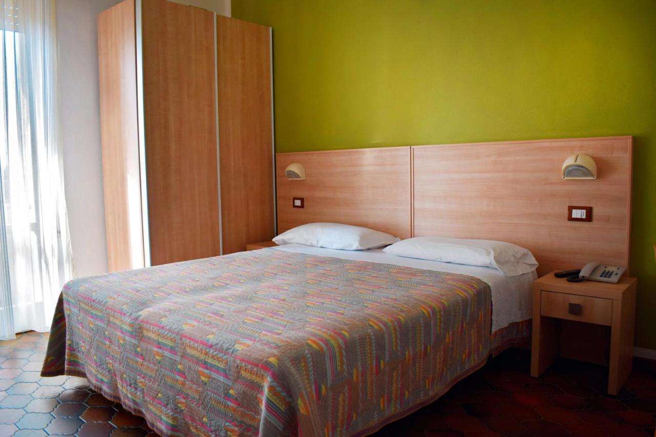 Hotel Gattuccio Чезенатико Экстерьер фото