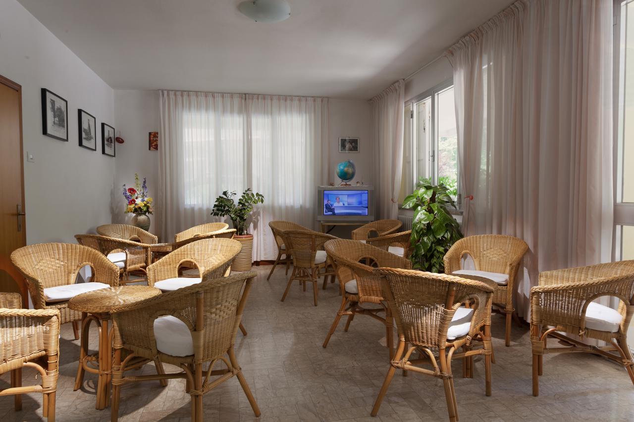 Hotel Gattuccio Чезенатико Экстерьер фото