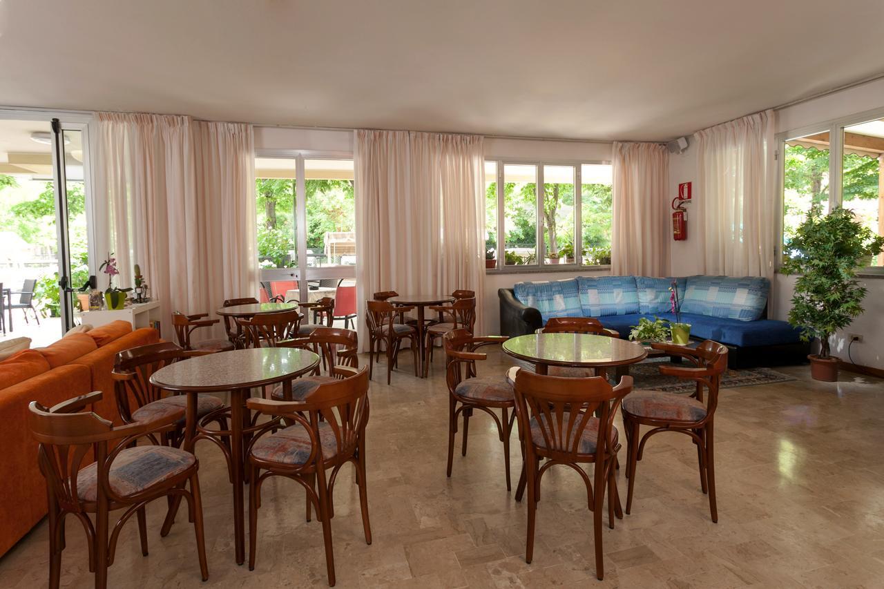 Hotel Gattuccio Чезенатико Экстерьер фото