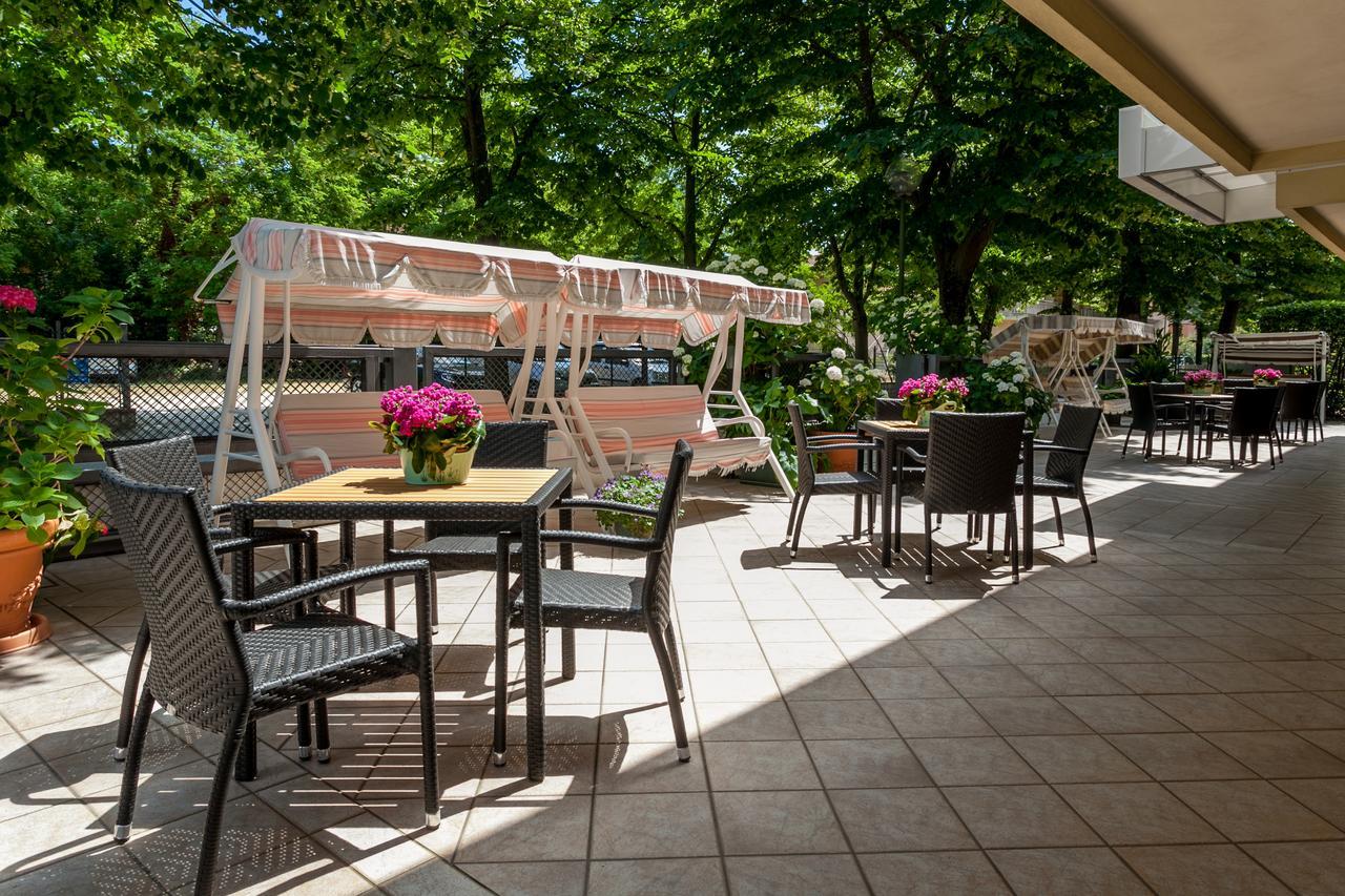 Hotel Gattuccio Чезенатико Экстерьер фото