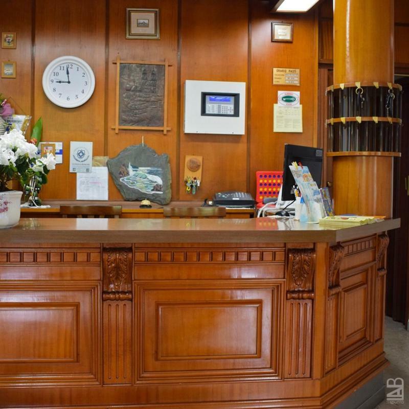 Hotel Gattuccio Чезенатико Экстерьер фото